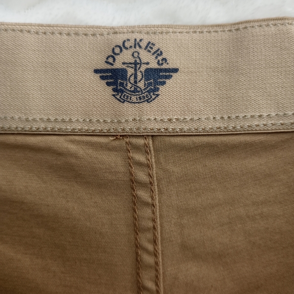 NWT men's Docker's Big and tall cargo shorts khaki size 52 flexible - Picture 8 of 11